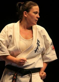 Orădeanca Viviana Chirilă, din nou cea mai bună din ţară la karate kyokushin
